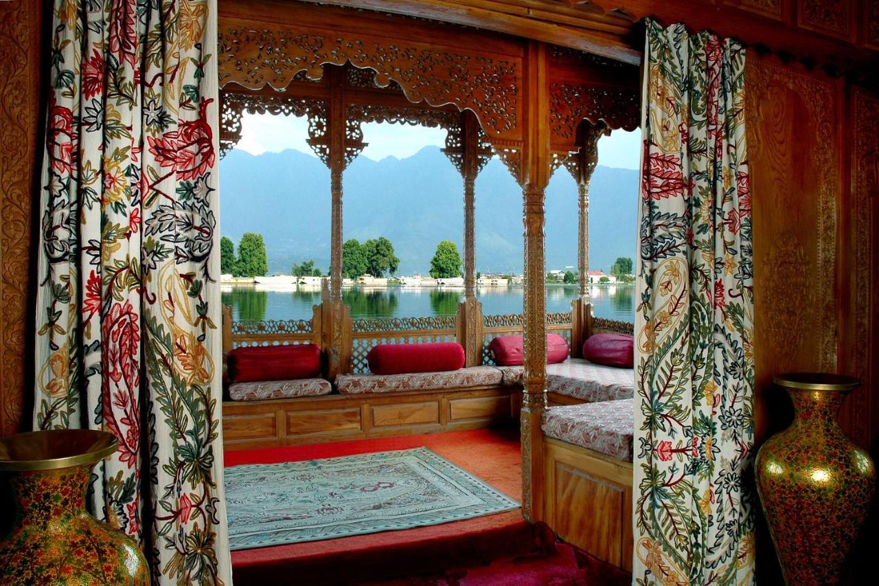 Welcomheritage Gurkha Houseboats Srīnagar Екстериор снимка