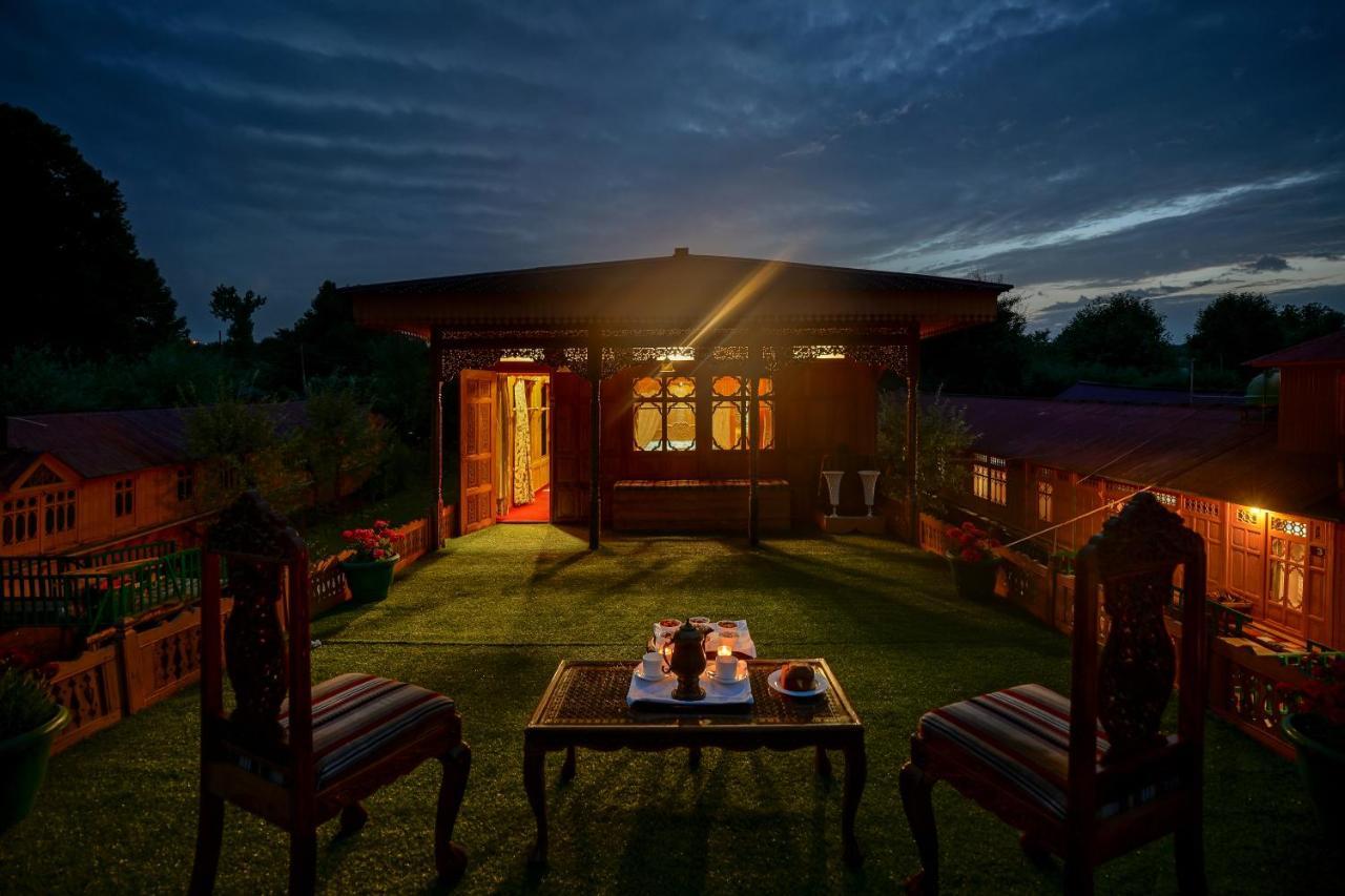Welcomheritage Gurkha Houseboats Srīnagar Екстериор снимка