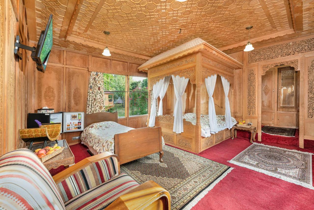 Welcomheritage Gurkha Houseboats Srīnagar Екстериор снимка