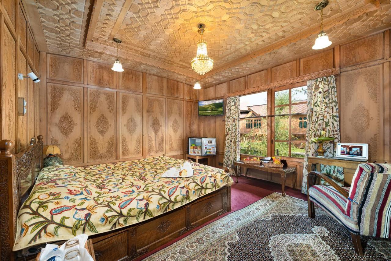 Welcomheritage Gurkha Houseboats Srīnagar Екстериор снимка