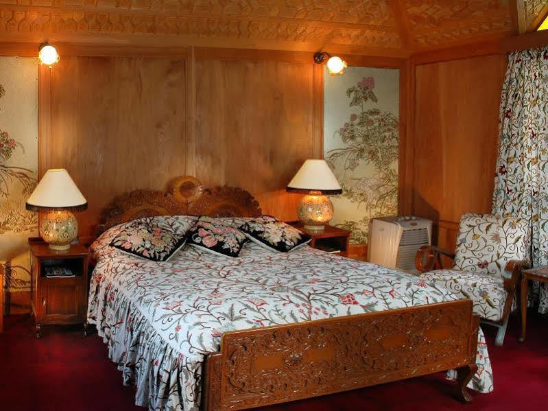 Welcomheritage Gurkha Houseboats Srīnagar Екстериор снимка