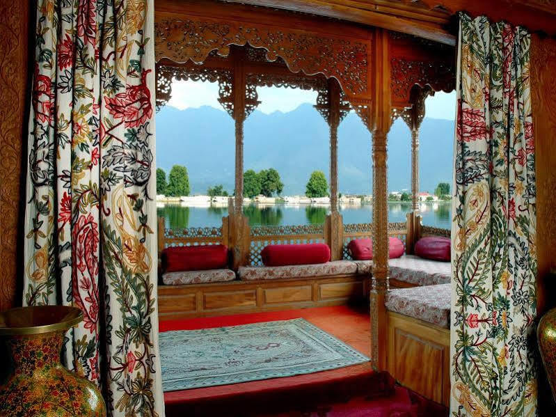Welcomheritage Gurkha Houseboats Srīnagar Екстериор снимка